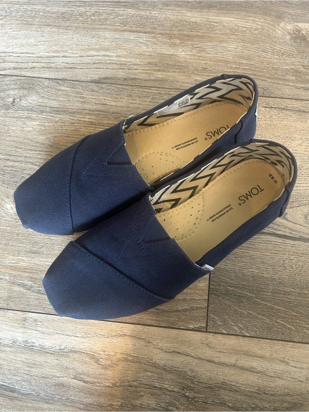 Toms Navy Canvas Slip-On Flats size 6.5 - Picture 2 of 5